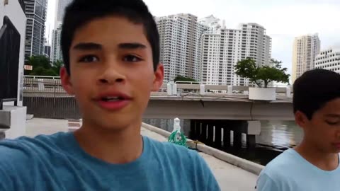 AWKWARD VLOGGING IN MIAMI (re-upload)