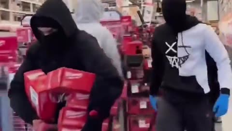 Flash mob of thieves hits Home Depot