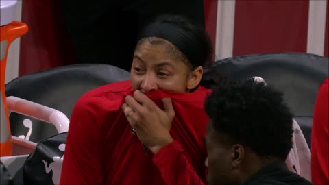 Candace Parker ROLLS ANKLE In Awkward Fall, Injury Scare During Las Vegas Aces Win vs Dallas Wings