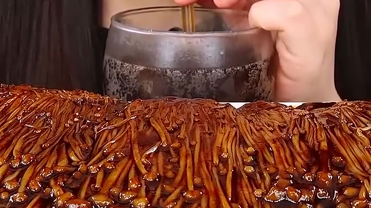 ASMR eating spicy food_asmr eating noodles--