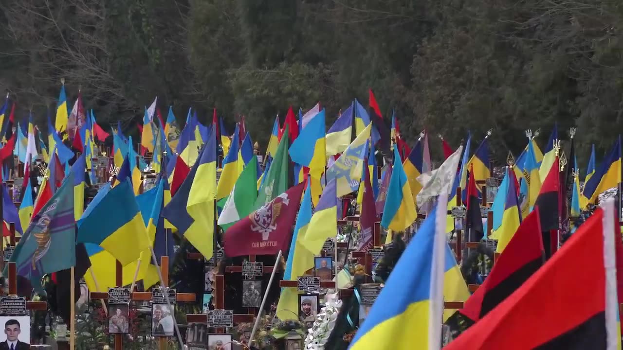 Зеленський у Львові з президентом Латвії Левітсом поклали квіти до могил захисників України