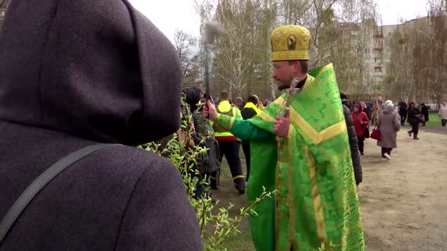 Heartbroken Bucha residents mourns the dead on Palm Sunday