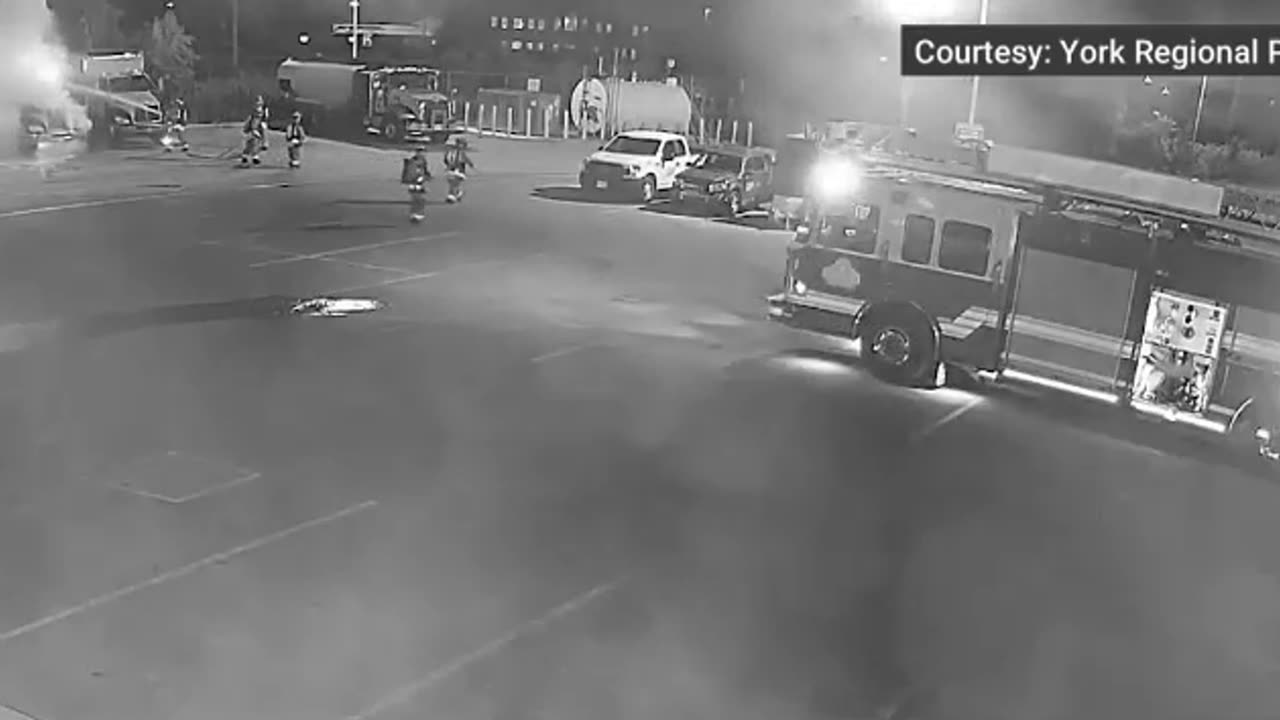 Video appears to show several trucks being lit on fire in Vaughan, Ont.