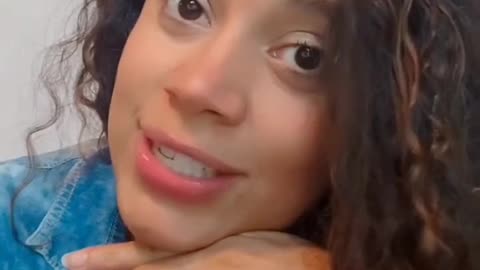 "It's raining" in Brazilian Portuguese!
