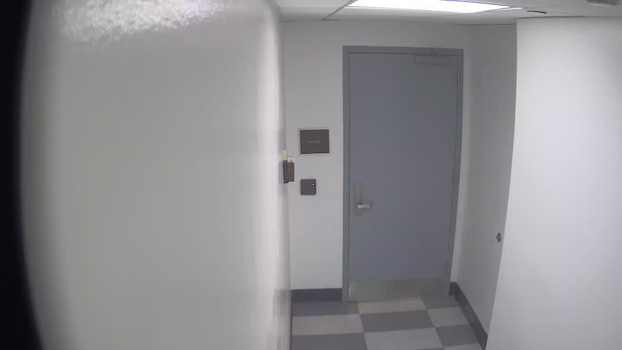 6141RHOBG1G101DStairwayLobbyEntry_2021-01-06_07h20min02s657ms.mp4