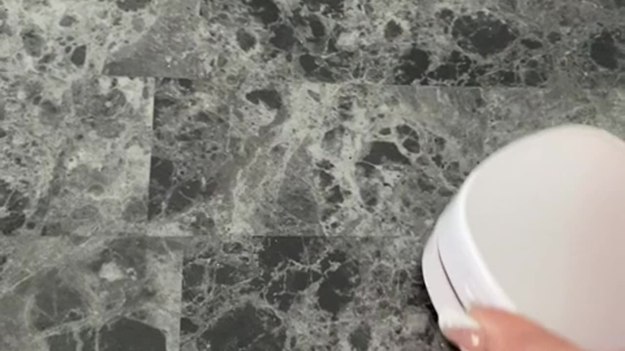 Smart and Handy: Keep your desk tidy with the Mini Desktop Vacuum Cleaner
