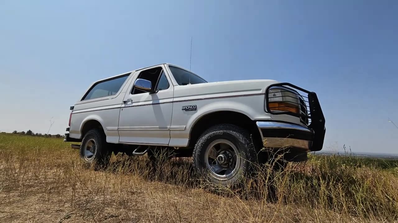 1993 Ford Bronco off road