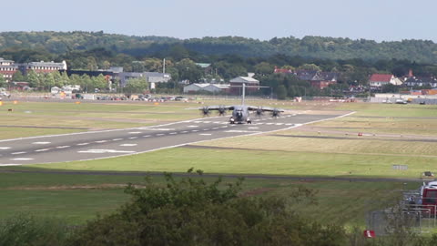 Airbus A400m incredible short landing