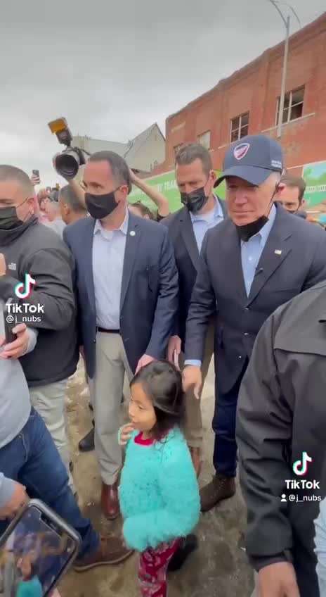 Joe take me out to dinner 🤣