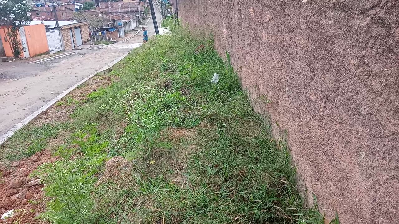 A prefeitura colocou o barro na minha calçada e disse q ia tirar