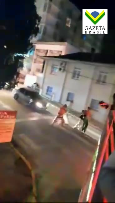 "Patati e Patatá" trocam socos durante apresentação em Santa Catarina