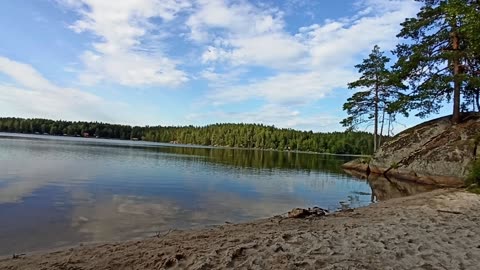 Hanna läser ur Joh 21 vid Lillsjön, Stenbäcken 7 Aug. 2020