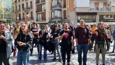 Elecciones 28M| El separatismo ataca a gritos a VOX en Manresa (Barcelona)