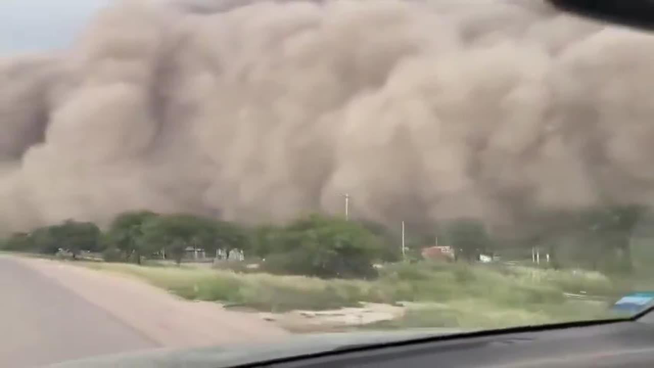 An Argentine captured a video of a powerful dust storm on their phone.