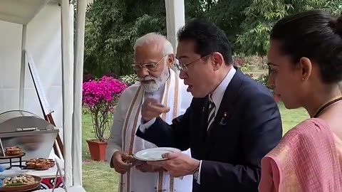 japans president eating indian dish golgappa : G20 summit