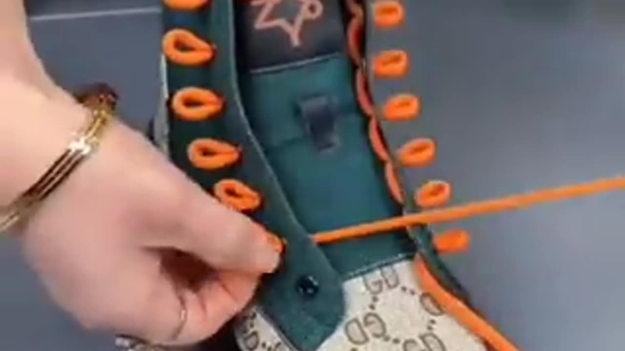 Try this to tie shoestring