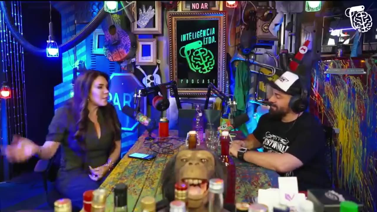 BULLYlNG POR POSAR NA REVISTA DA PLAYB0Y - SIMONY Cortes do InteligĂȘncia Ltda.