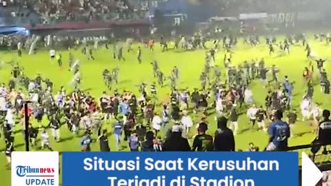 Kericuhan di stadion