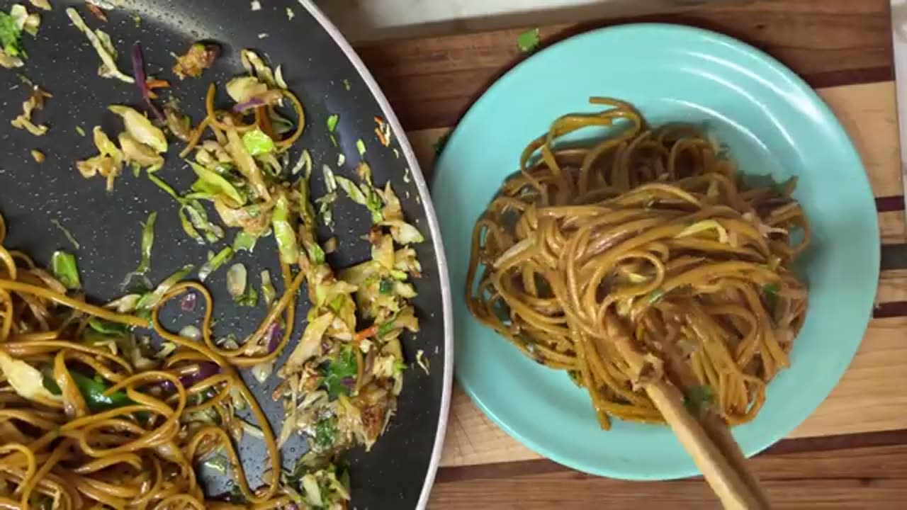 Everyday chow mein (with linguine)