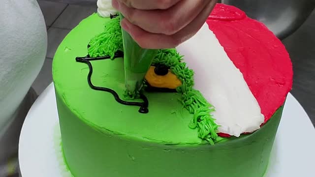 Grinch buttercream cake