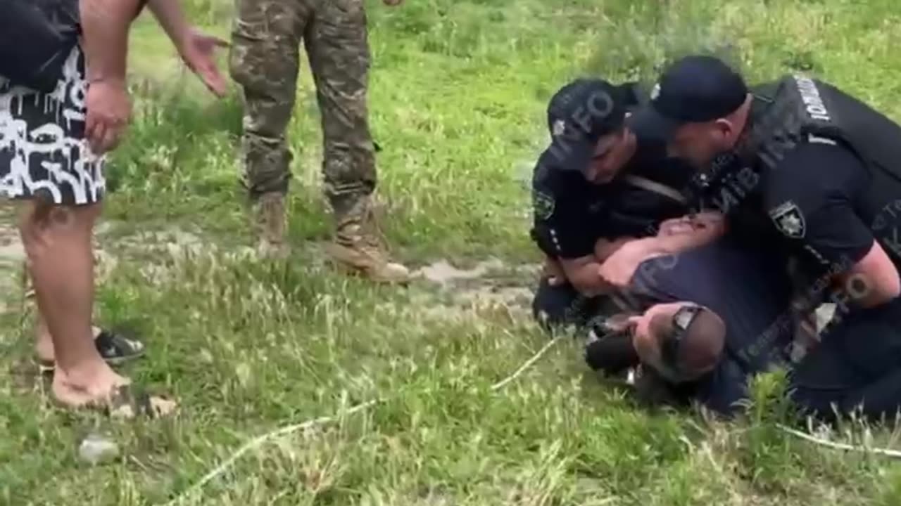 Kiev police, against the backdrop of a running generator