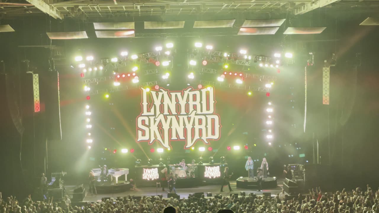 Lynyrd Skynyrd - What's Your Name LIVE