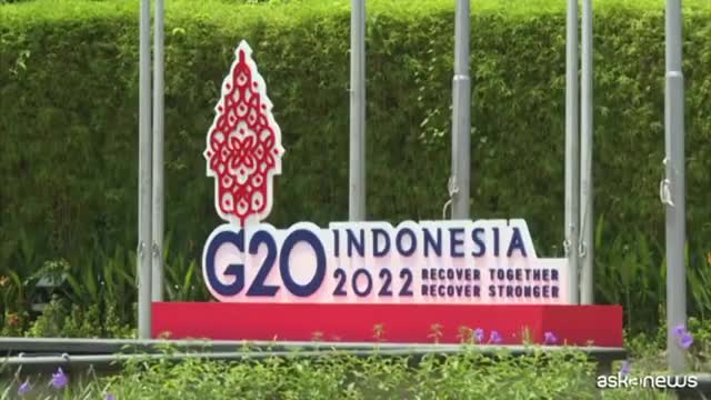 Al G20 a Bali stretta di mano tra Joe Biden e Xi Jinping