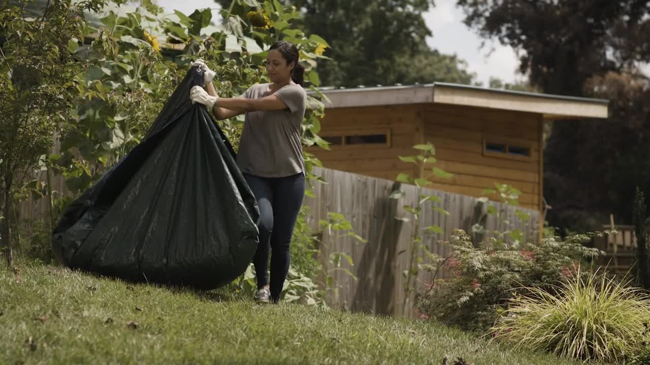 9 Easy Yard Clean-Up Tips for Fall