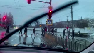 Ukrainian soldiers seen taking up position in Mariupol