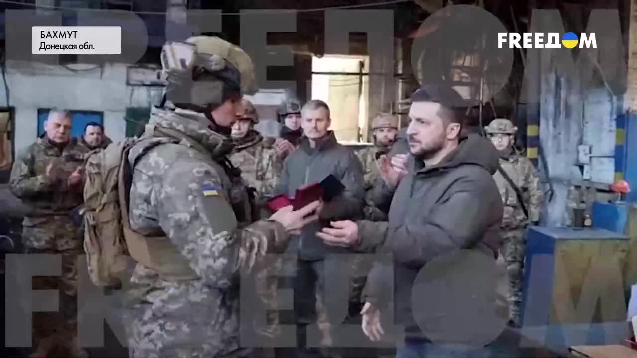 Zelensky in Bakhmut, didn't even salute back