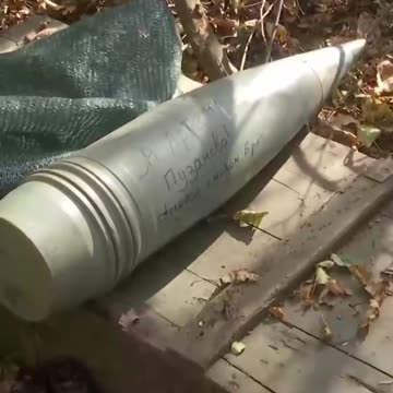 Watch the combat work of crews of 152-mm towed Gyacinth-B guns