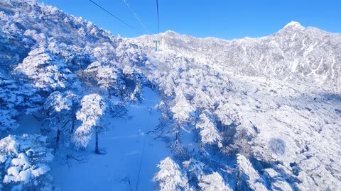 It is as if you have entered a fairyland, Cang Mountain, snowy mountain scenery