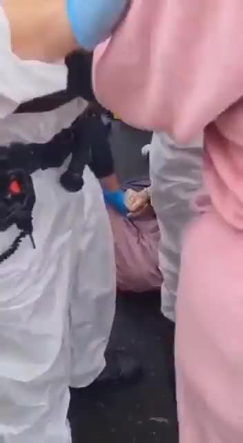 Ireland: Police in Hazmat Suits, Respirators Detain Individual Following Return from Turkey