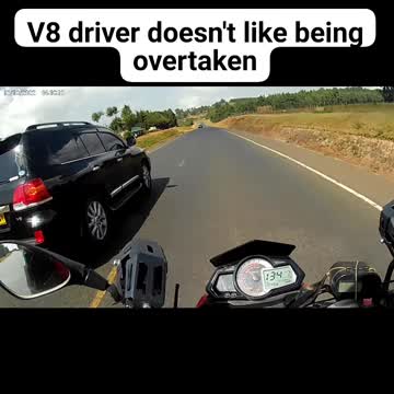 How to overtake a V8 Driver