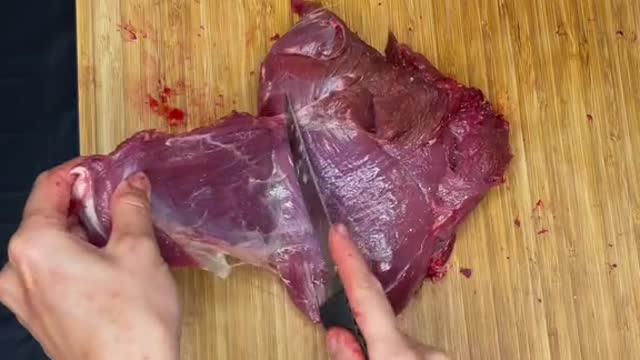 Butchering a deer hindquarter #venison #cooking #Recipe