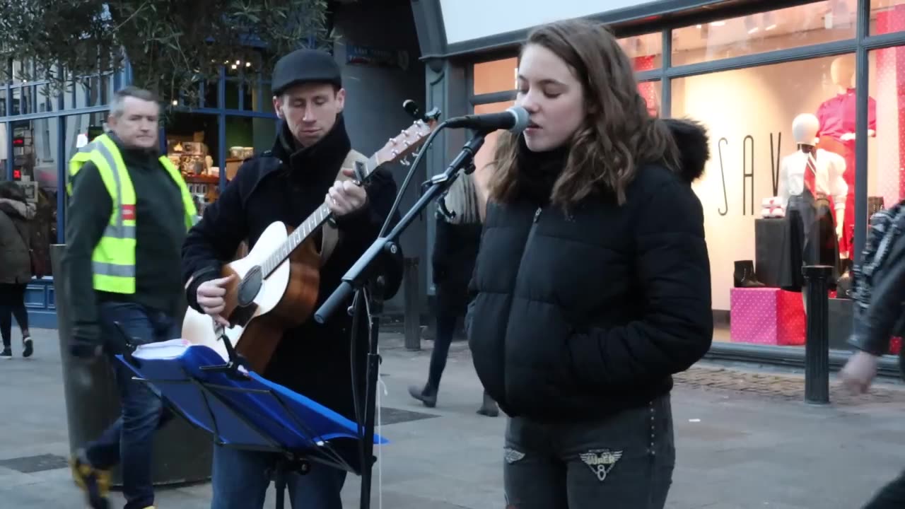 AMAZING MOMENT | Guy Joins Singing Perfect by Ed Sheeran in Italian | Historic Moment