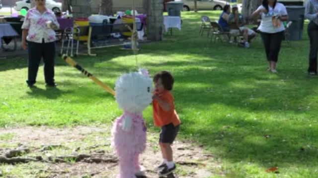 15 Kids Smashing Pinatas On Cinco De Mayo