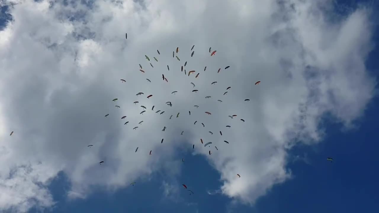 Paragliding traffic jam is truly a rare sight