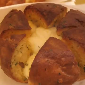 Cream 🍦🍨 cheese 🍕🍕 🧀🧀 Garlic 🧄🧄 🥖 Bread 🍞🍞🥖