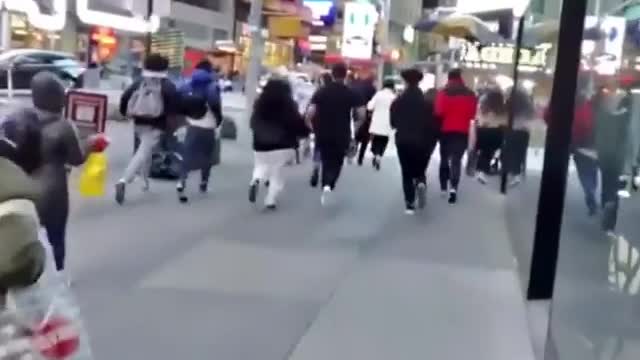 Tourists Run After “Huge Bang” is Heard in Times Square