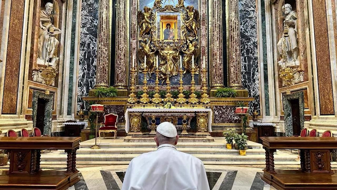 Pope Francis visits Basilica in Rome