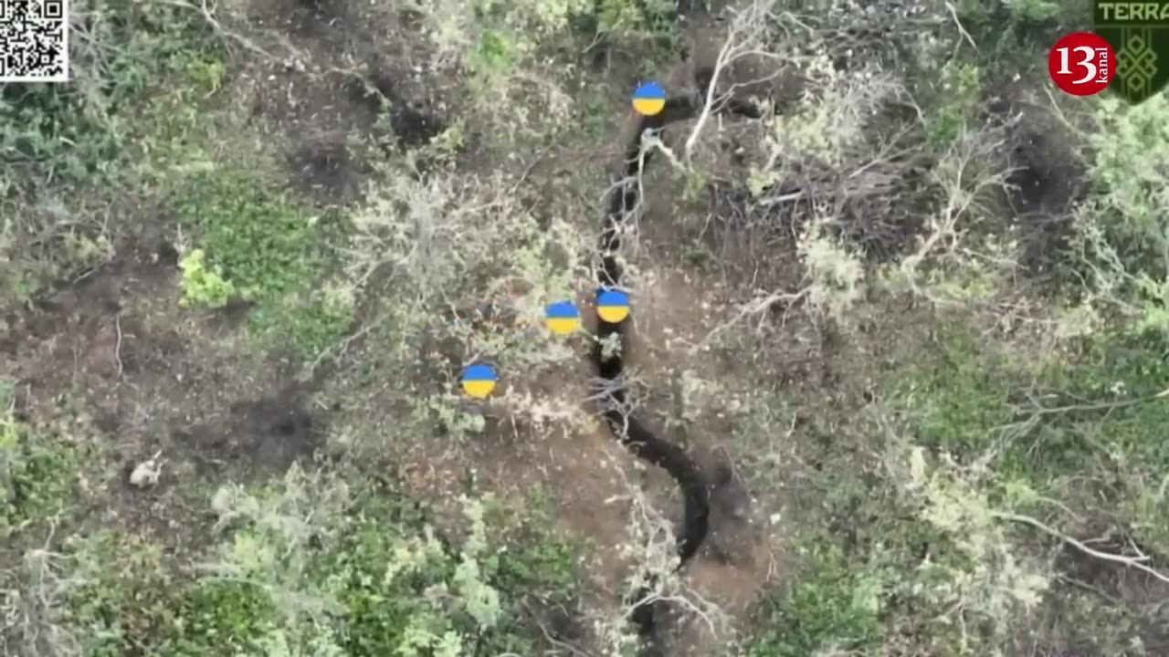 Battle moment- Russian officers, soldiers leave their weapons, trenches, try to escape across river