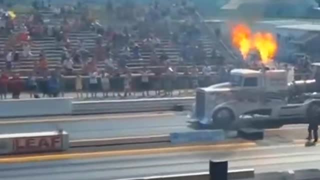 RACE - JET TRUCK VS MONSTER TRUCK