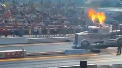 RACE - JET TRUCK VS MONSTER TRUCK