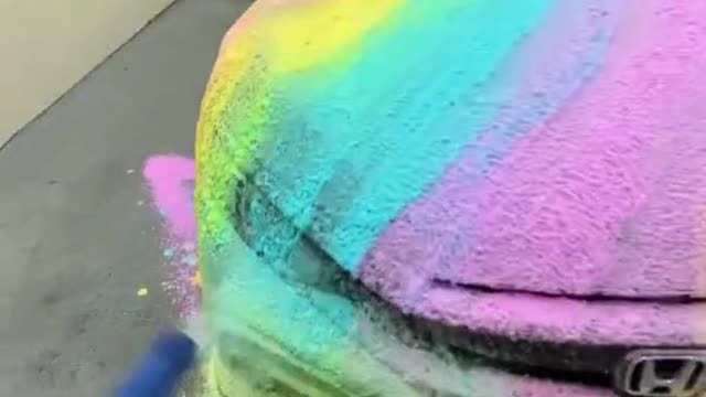 Before washing the car, spray colored foam.