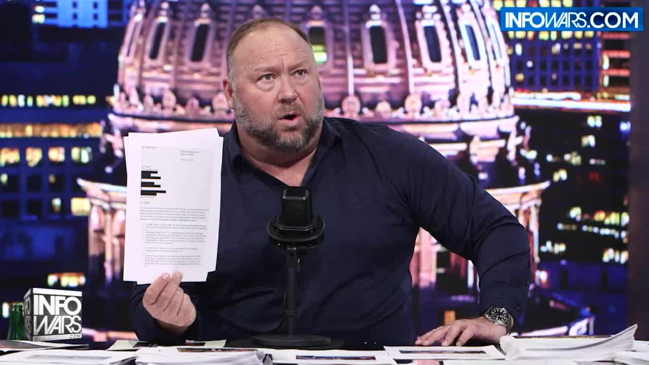 Alex Jones Exposes MSM - CNN Hit Pieces Against Him and Joe Rogan