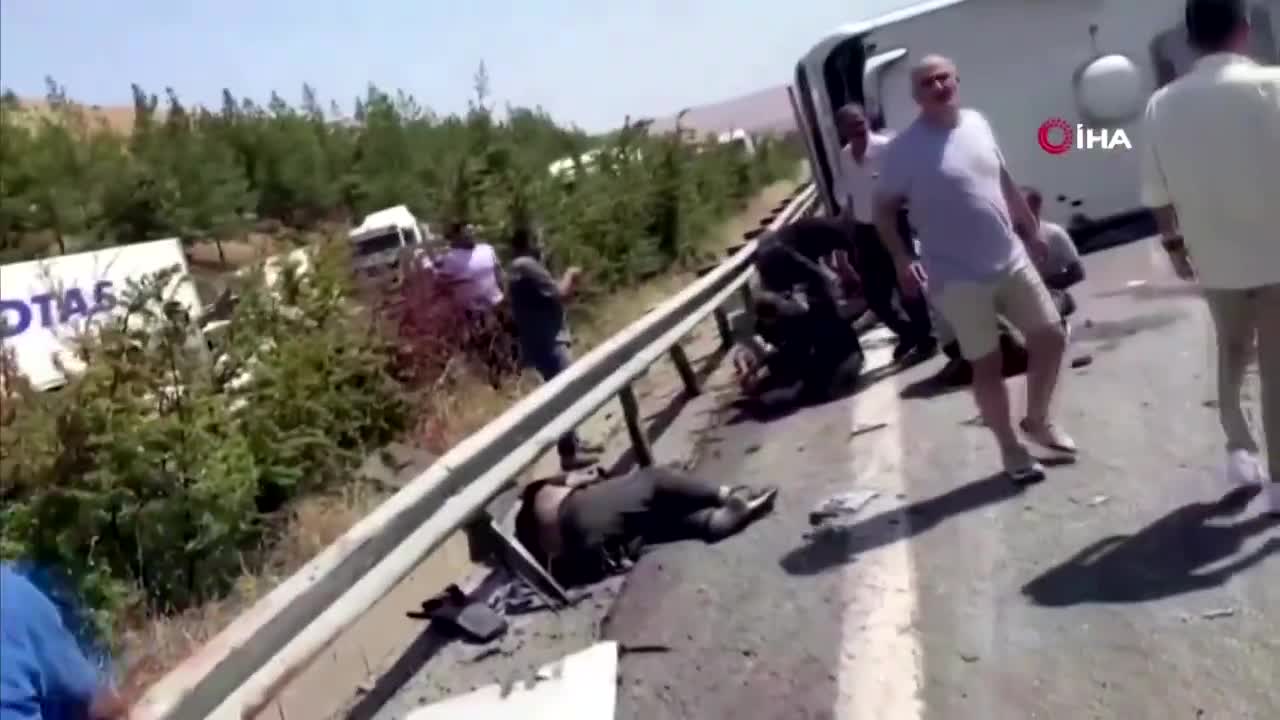 WARNING: GRAPHIC CONTENT – At least 32 killed in Turkey in separate crashes