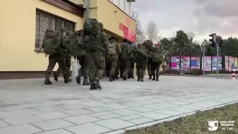 Polish Territorial Defence Army volunteers have been called in in regions neighbouring #Ukraine.