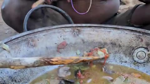 What a love ,, see how hadzabe old and his wife preparing food for ther family