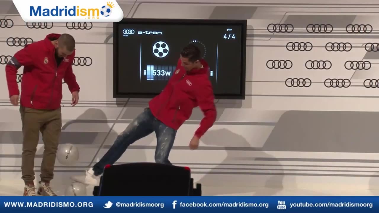 Cristiano Ronaldo juggling the ball on his foot